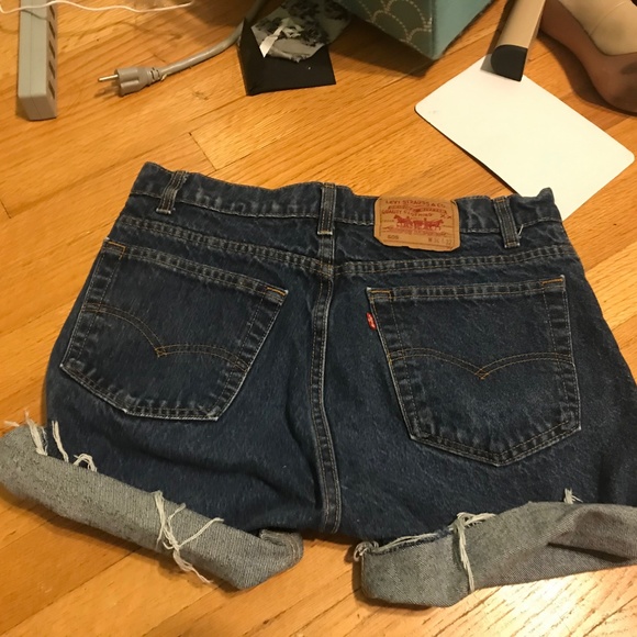 90s Levi MediumWash High waisted denim shorts - Picture 2 of 4